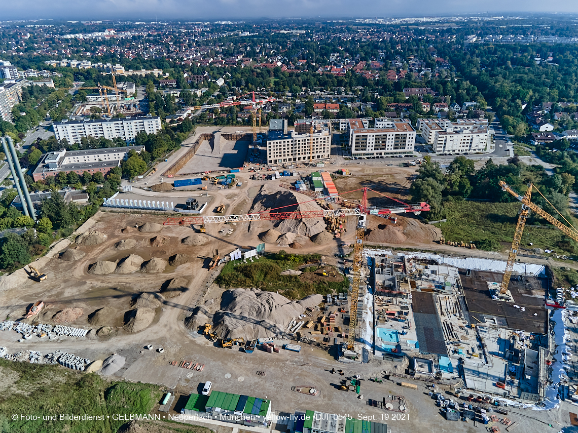 19.09.2021 - Aktuelle Luftbilder aus dem Alexisquartier und Pandion Verde in Neuperlach in München